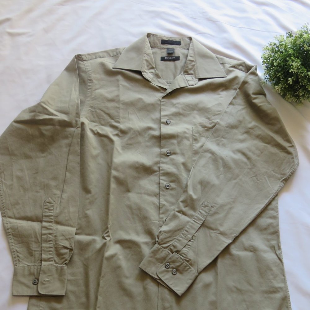 NWOT DKNY buttoned down dress shirt